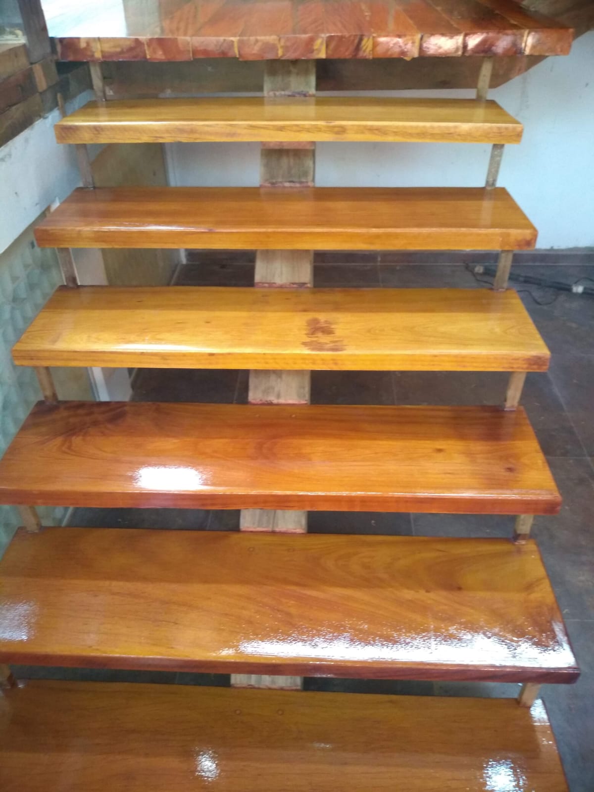 Degraus revitalizados com acabamento espelhado